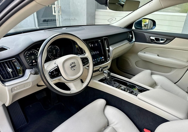Volvo V60 cena 99900 przebieg: 167502, rok produkcji 2019 z Brzozów małe 631